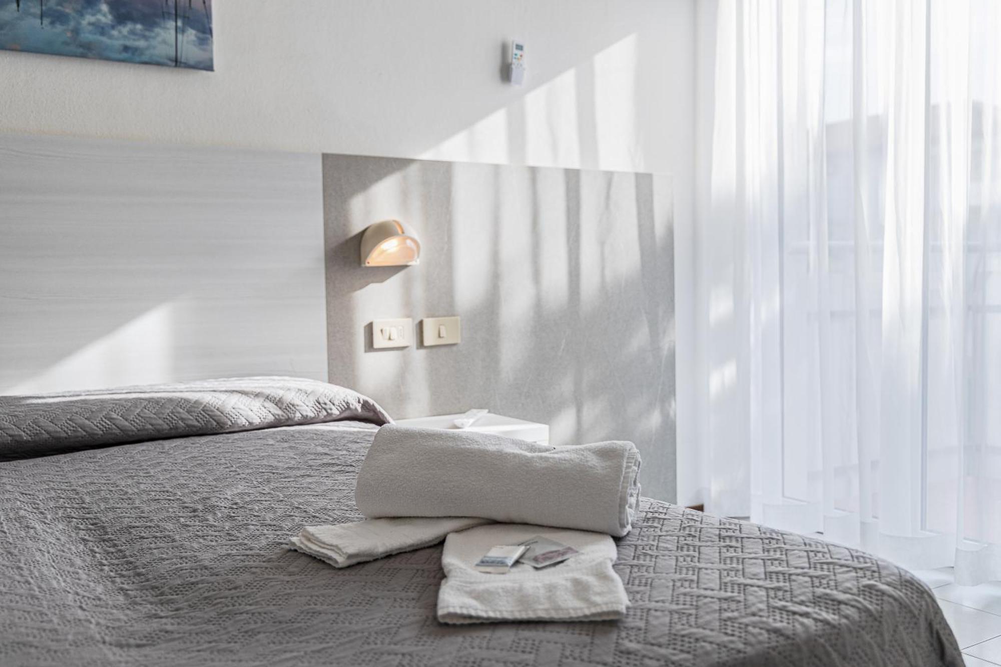 Hotel Astrid Cervia Kültér fotó