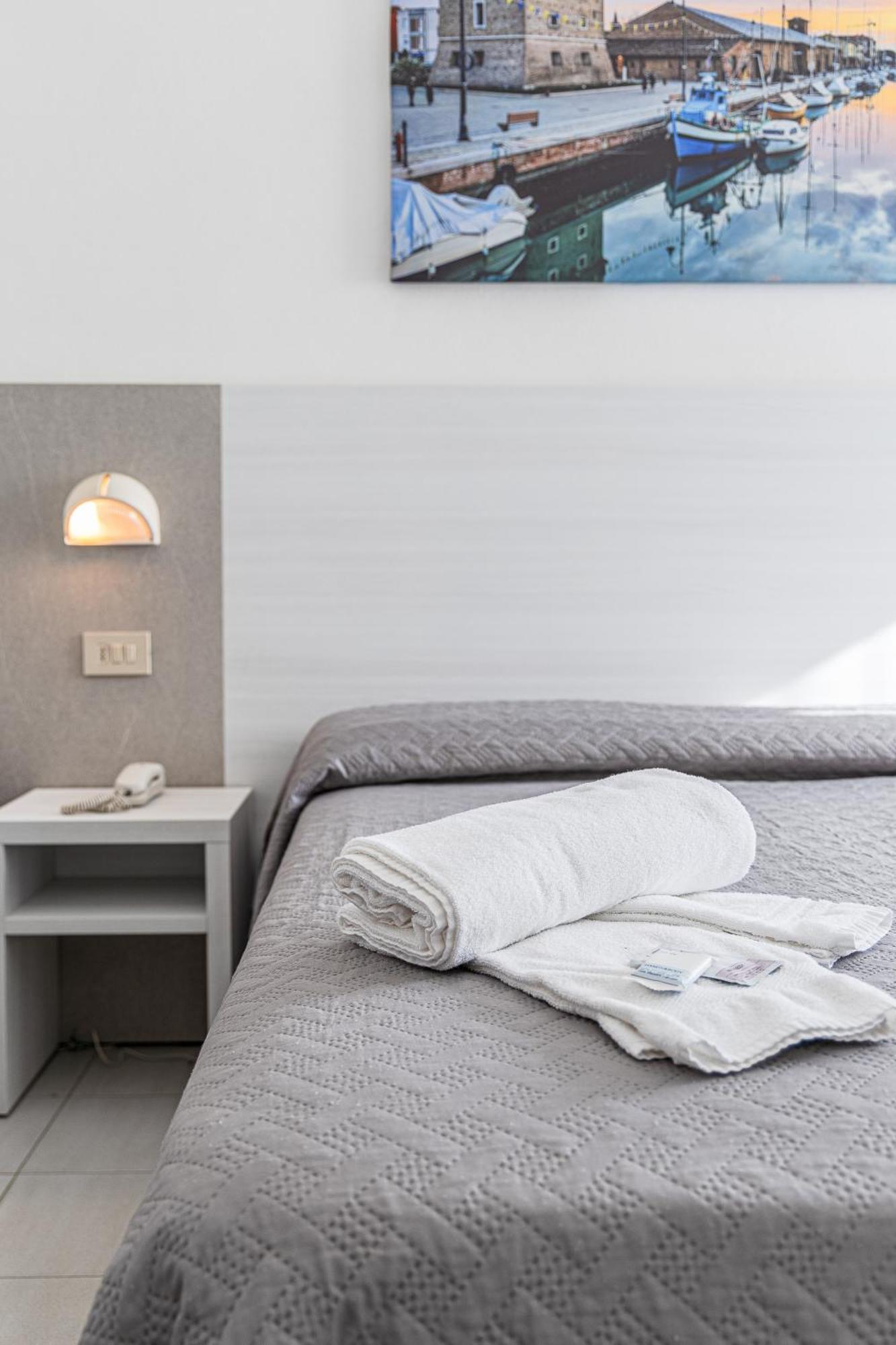 Hotel Astrid Cervia Kültér fotó