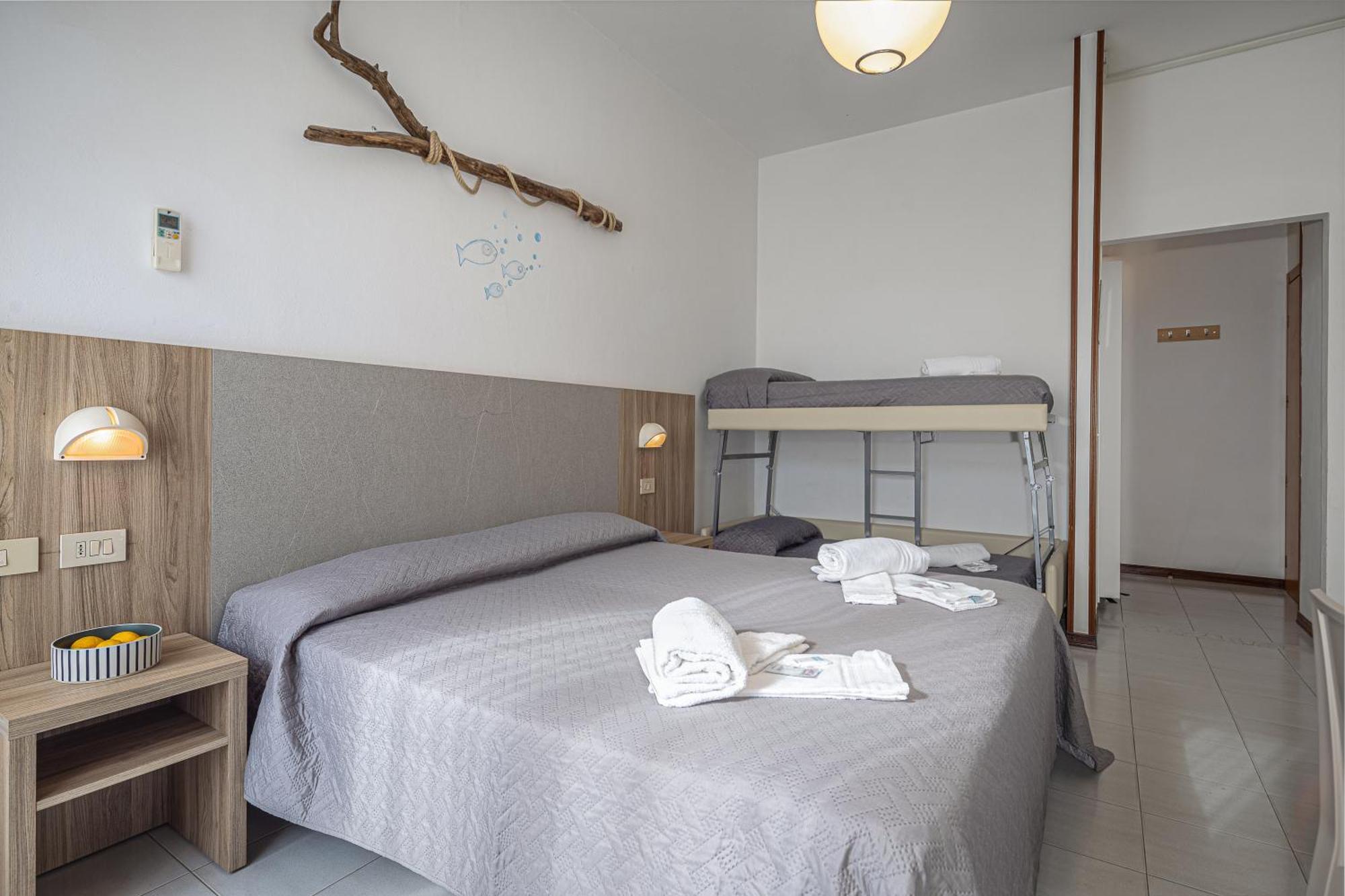 Hotel Astrid Cervia Kültér fotó