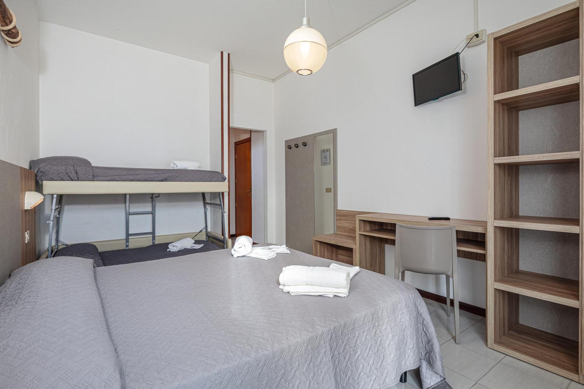 Hotel Astrid Cervia Kültér fotó