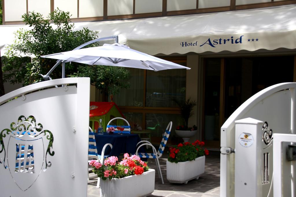 Hotel Astrid Cervia Kültér fotó