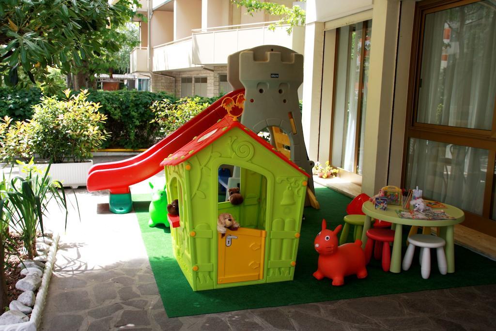 Hotel Astrid Cervia Kültér fotó