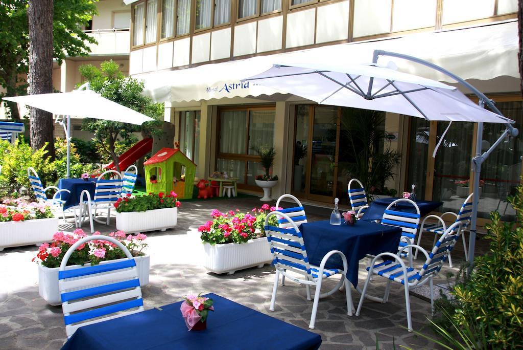 Hotel Astrid Cervia Kültér fotó