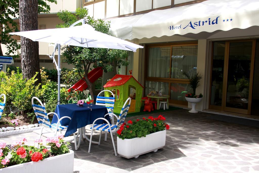Hotel Astrid Cervia Kültér fotó