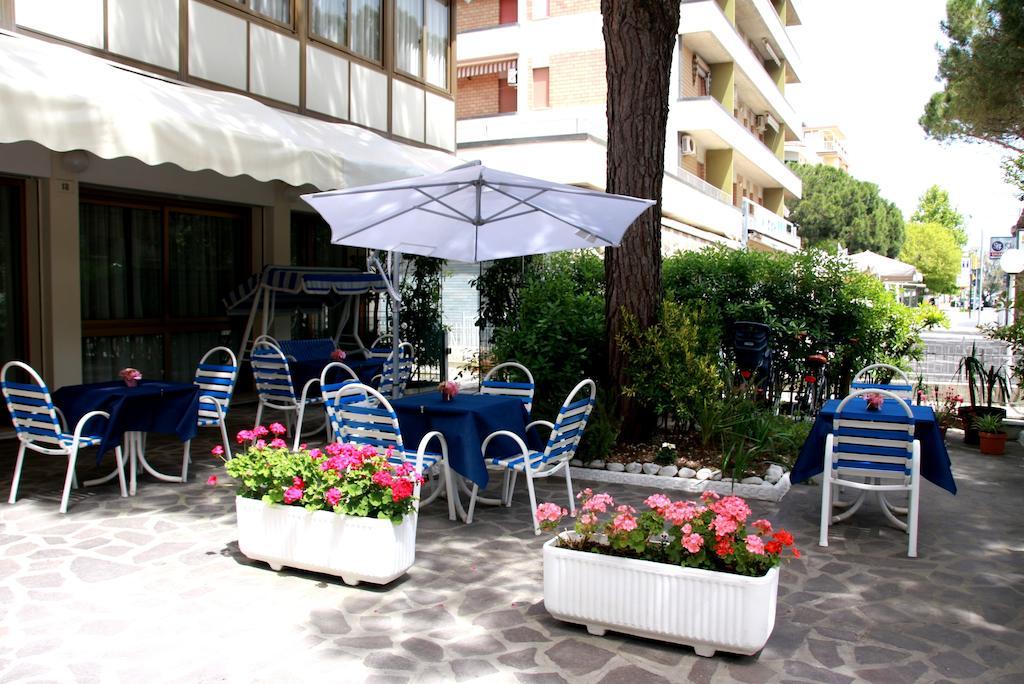 Hotel Astrid Cervia Kültér fotó