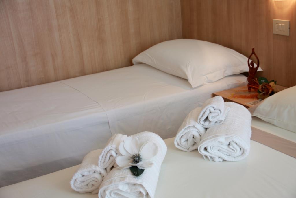 Hotel Astrid Cervia Kültér fotó