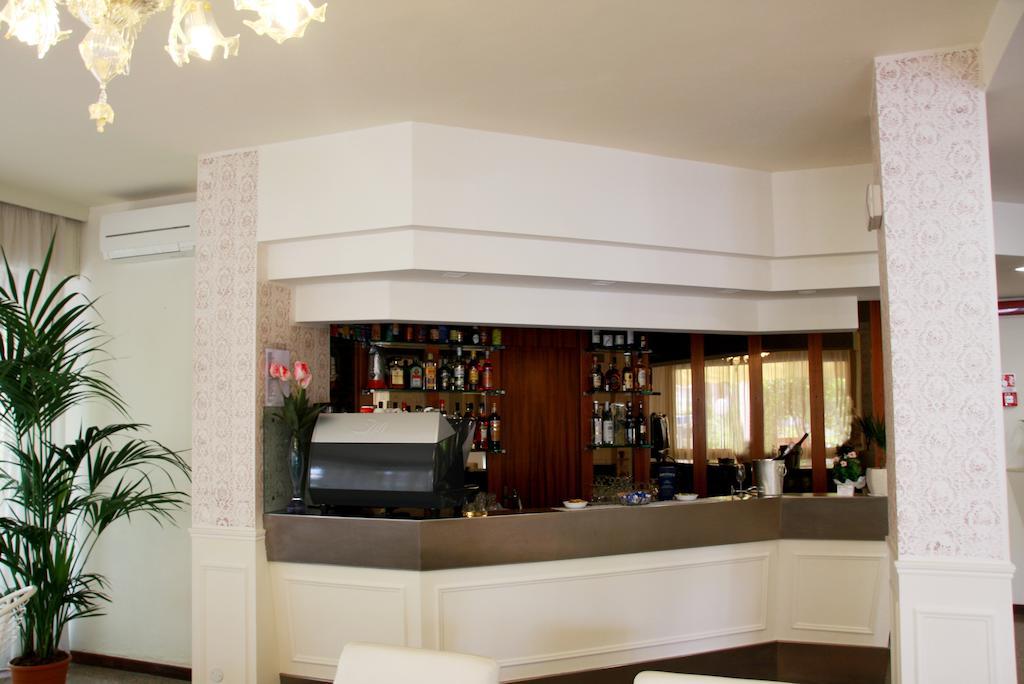 Hotel Astrid Cervia Kültér fotó