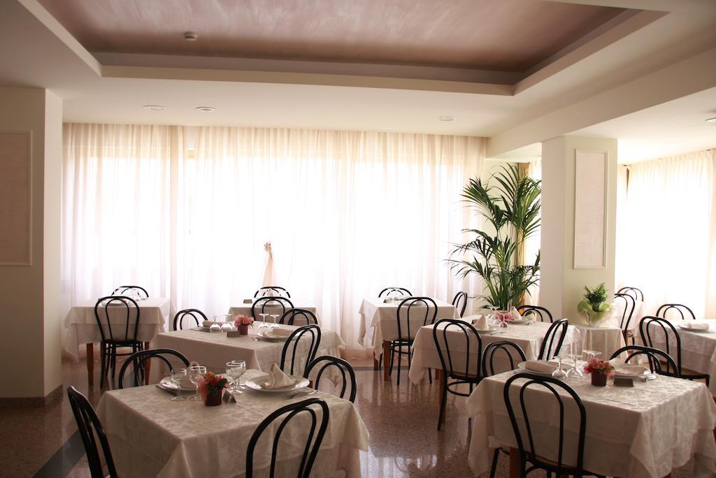Hotel Astrid Cervia Kültér fotó