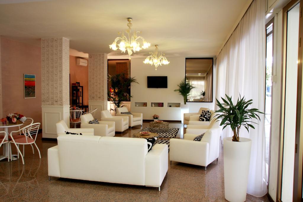 Hotel Astrid Cervia Kültér fotó